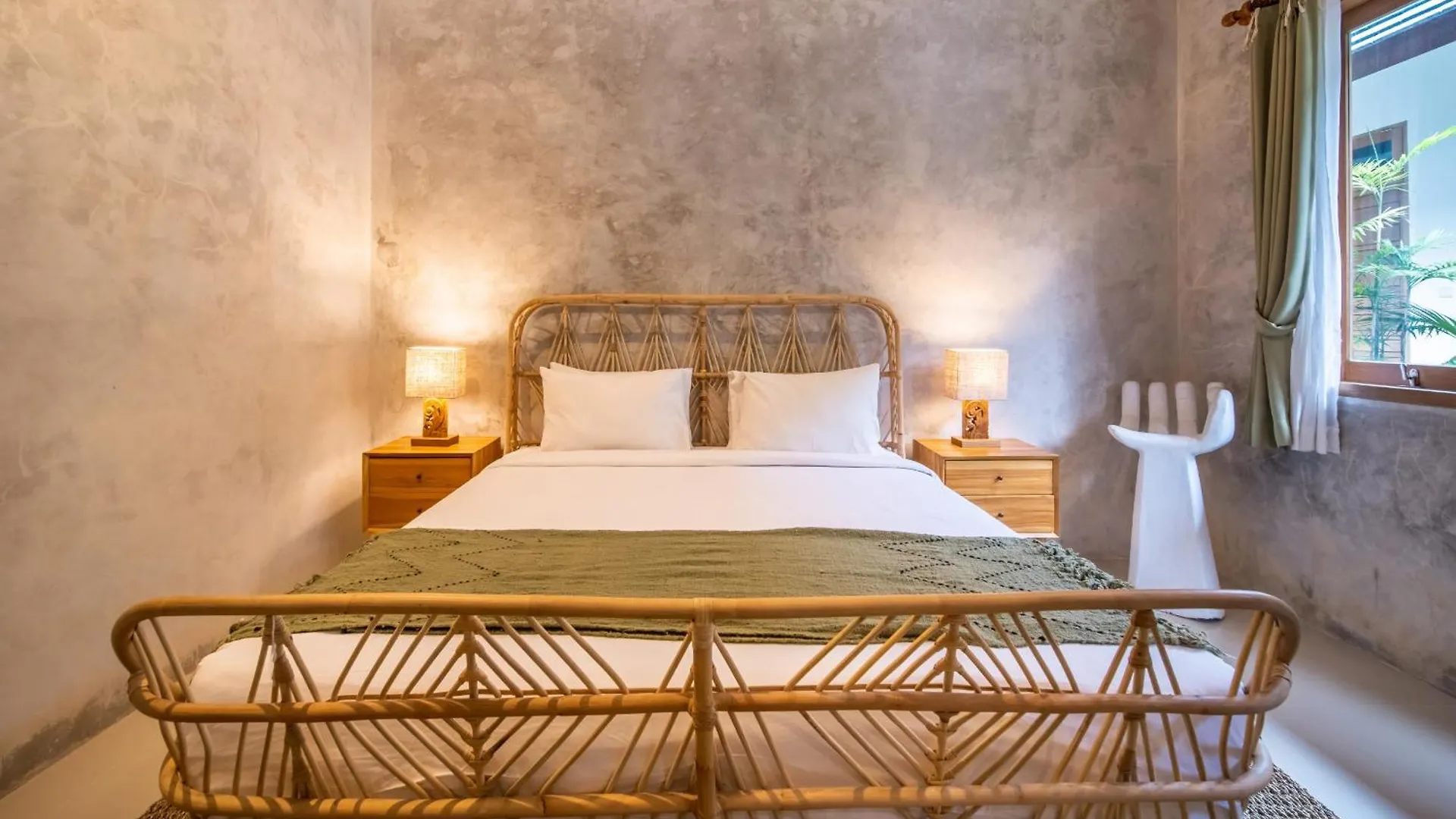 Little Boutique Hotel 102 - 30M From Beach contacts